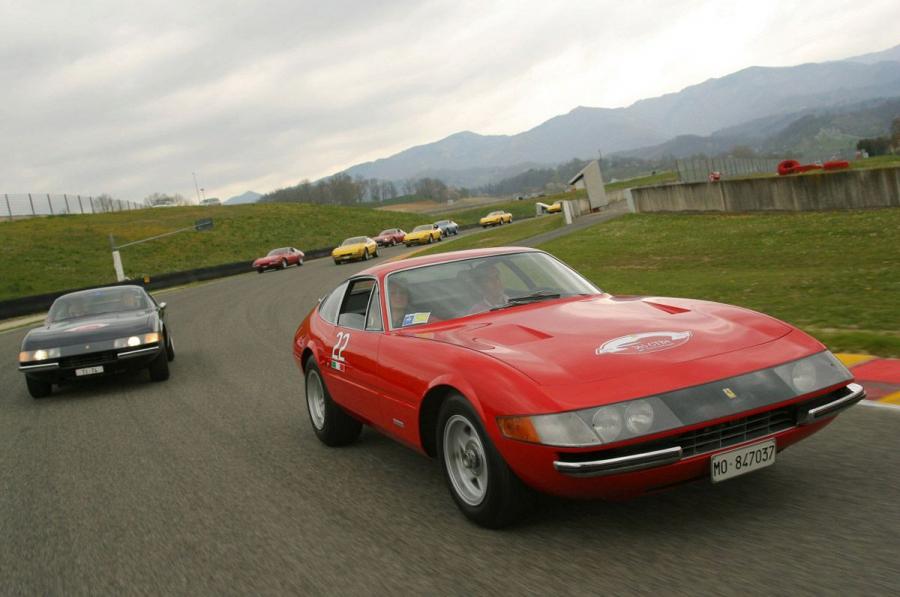 Ferrari 365 GTB/4 1971 года  (фото 15 из 15)